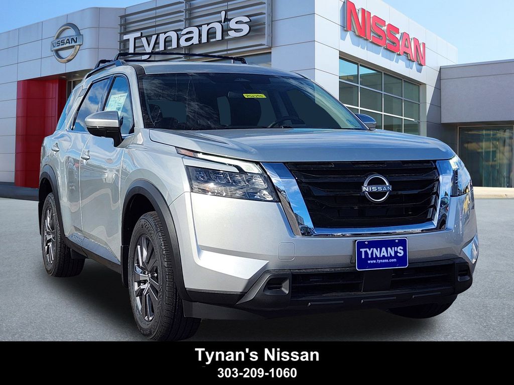 2025 Nissan Pathfinder SV's photo