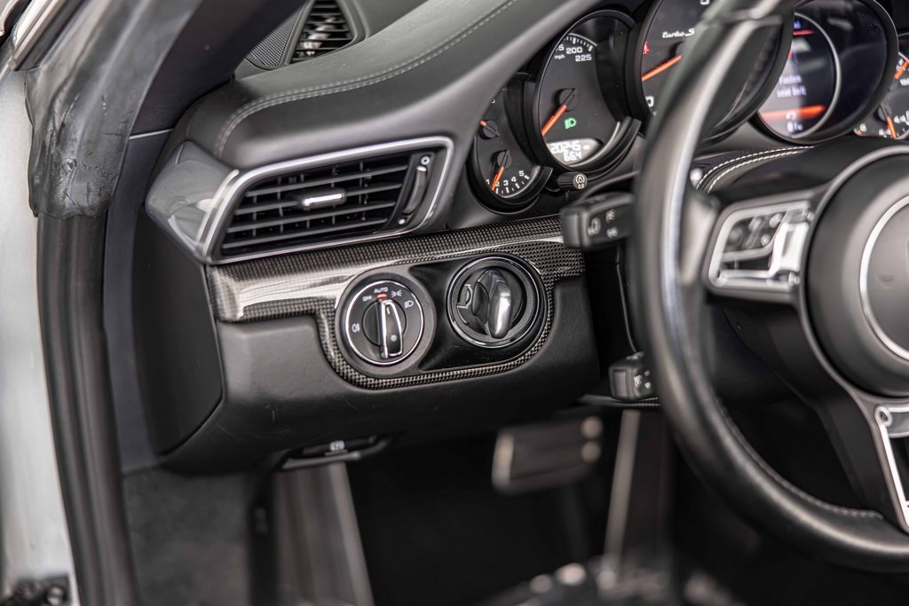 2017 PORSCHE 911 - Image 20