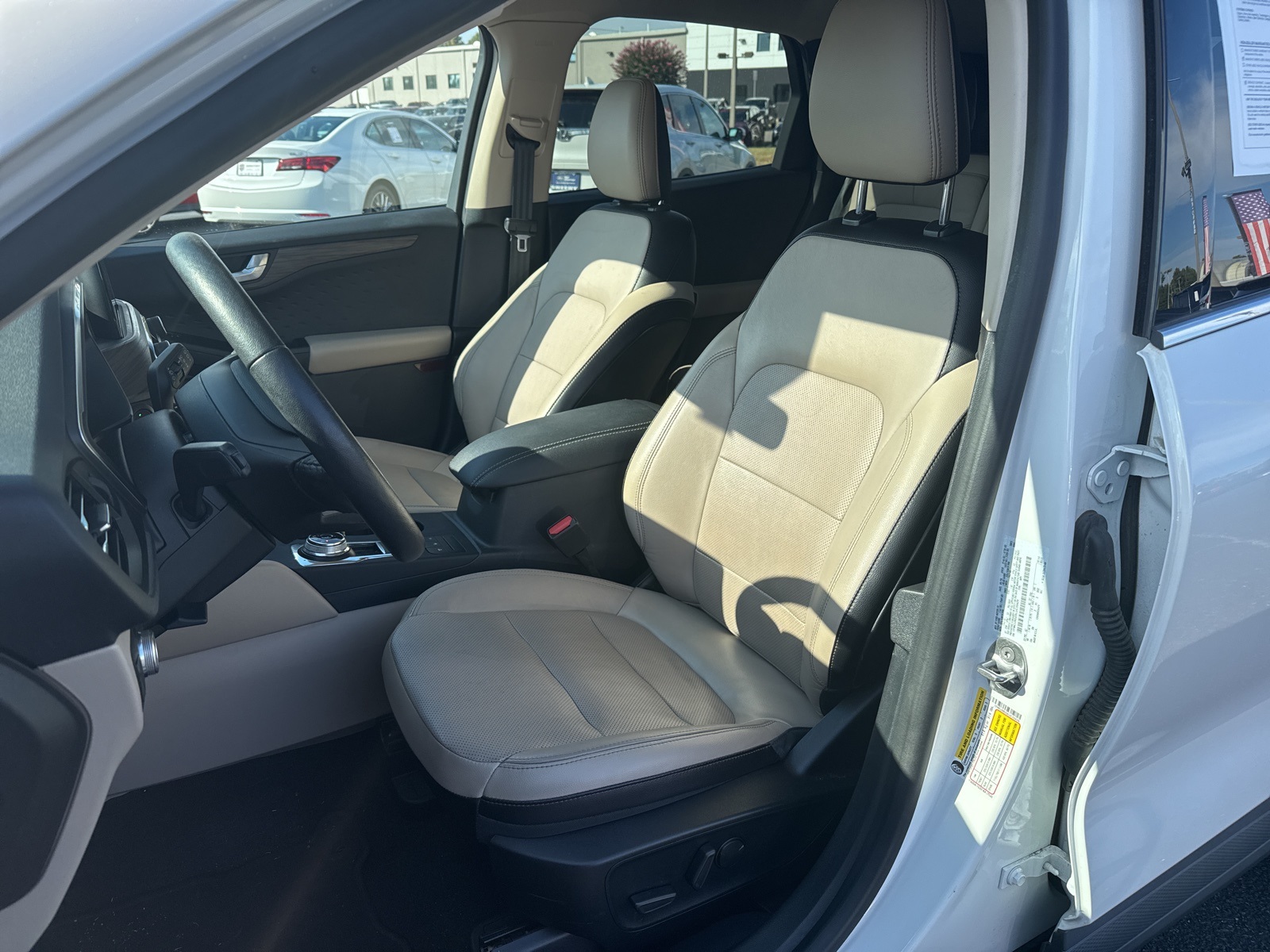 2020 Ford Escape Titanium Hybrid photo 5