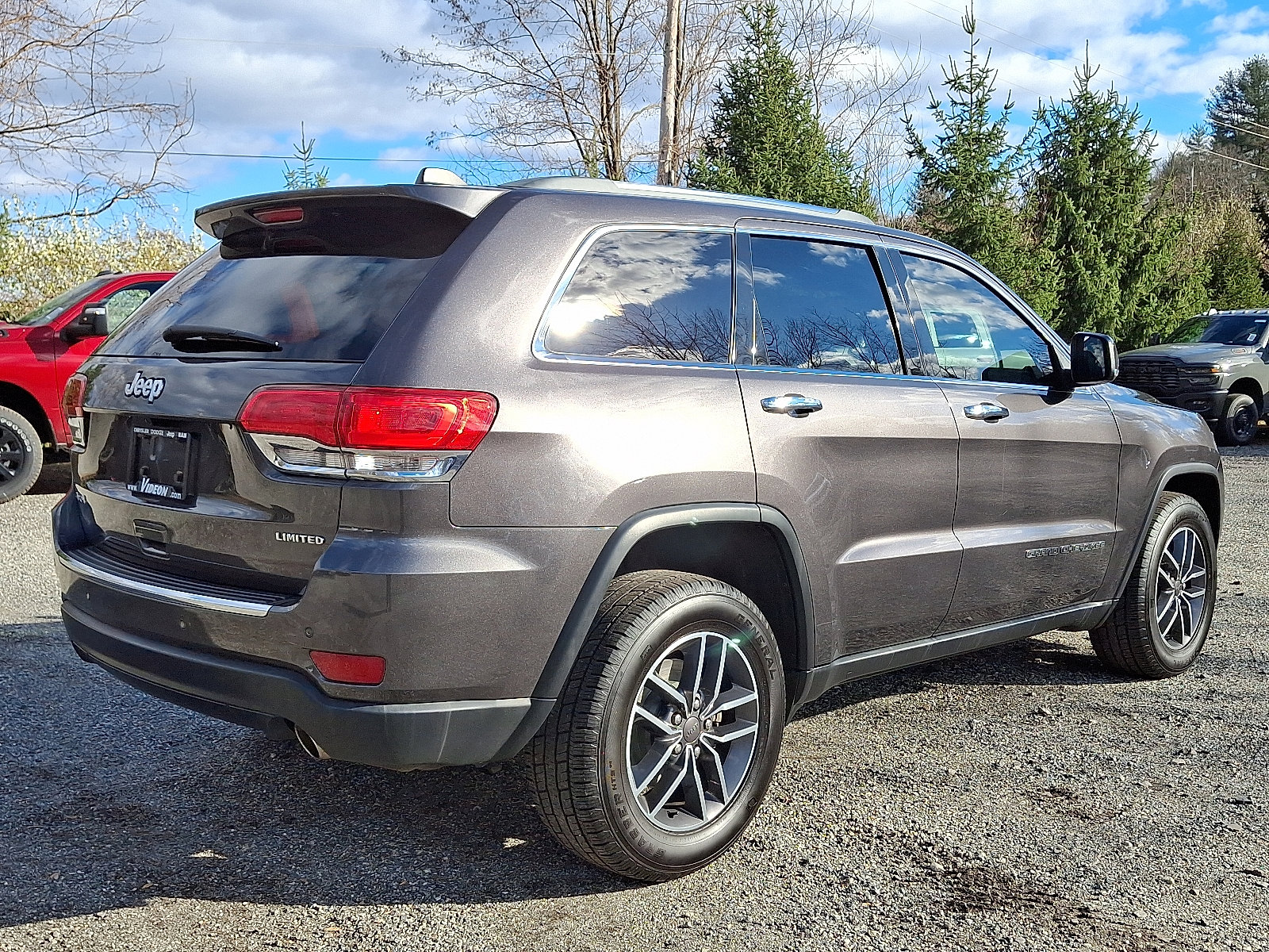 2019 Jeep Grand Cherokee Limited photo 2
