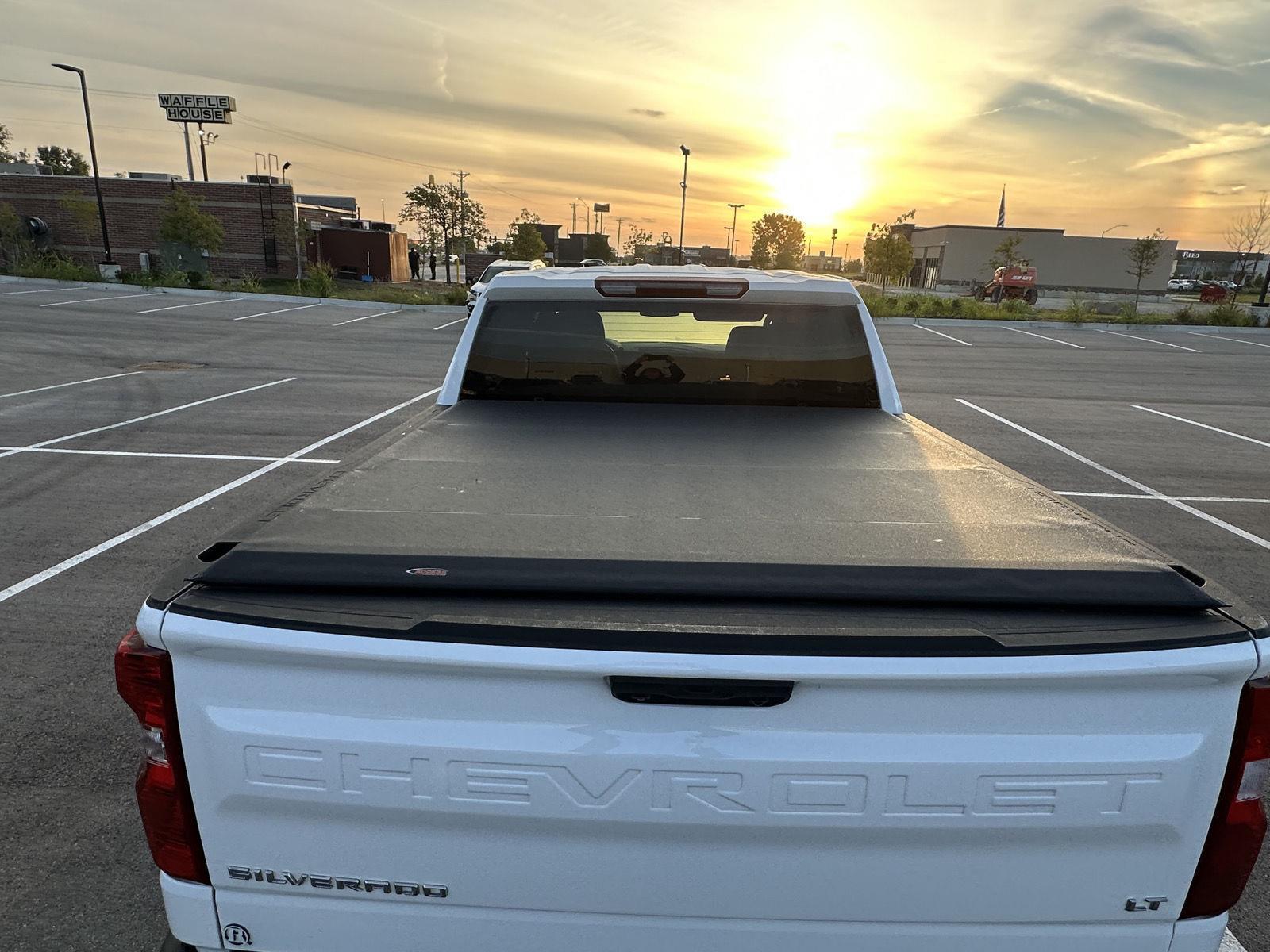 2022 Chevrolet Silverado 1500 LT photo 3