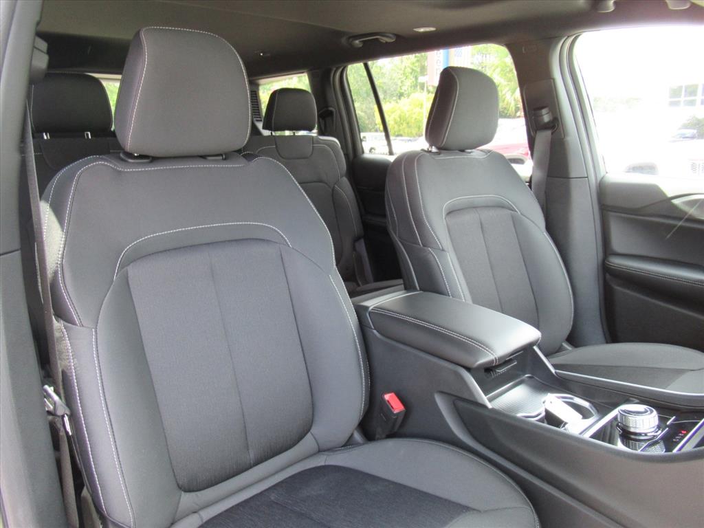 2025 Jeep Grand Cherokee Laredo photo 3