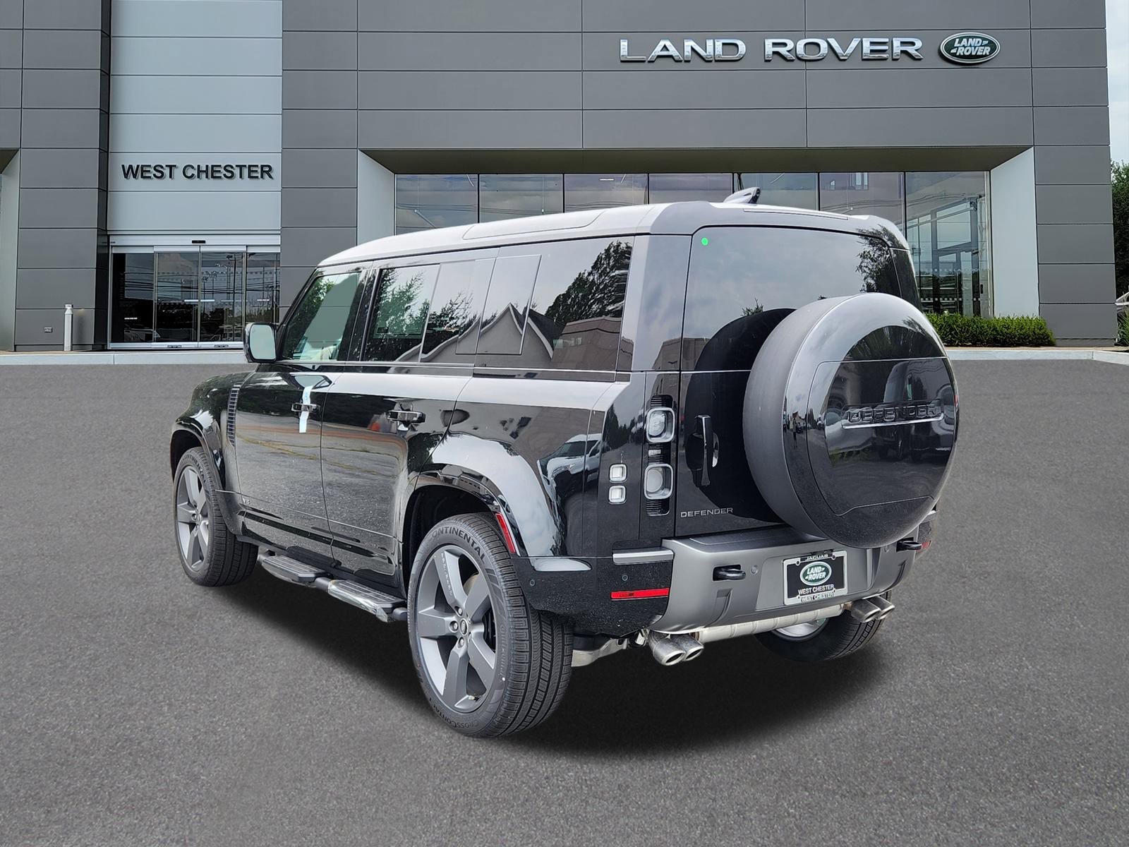 2025 Land Rover Defender 110 V8 photo 3