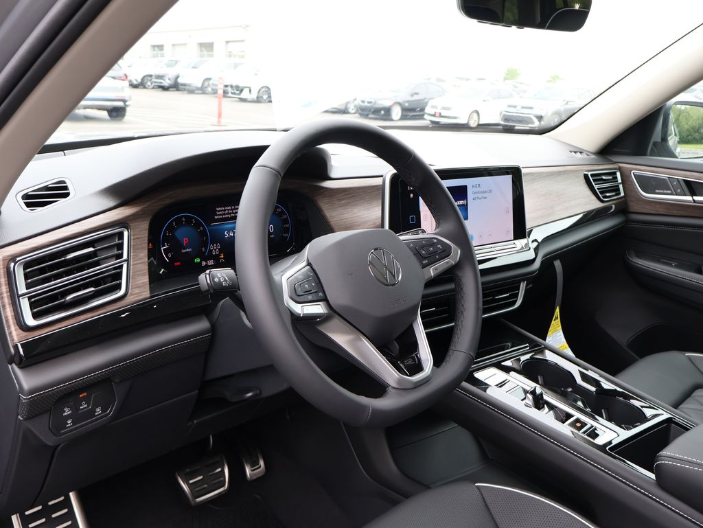 2025 Volkswagen Atlas SEL Premium R-Line photo 19