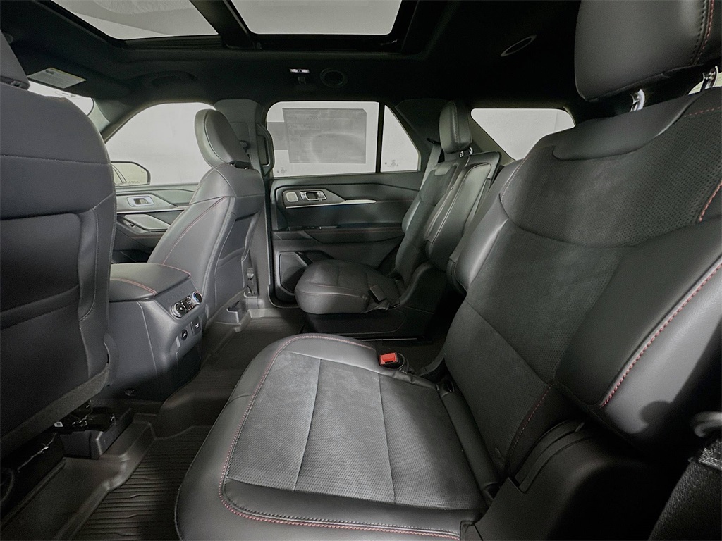 2025 Ford Explorer ST photo 21