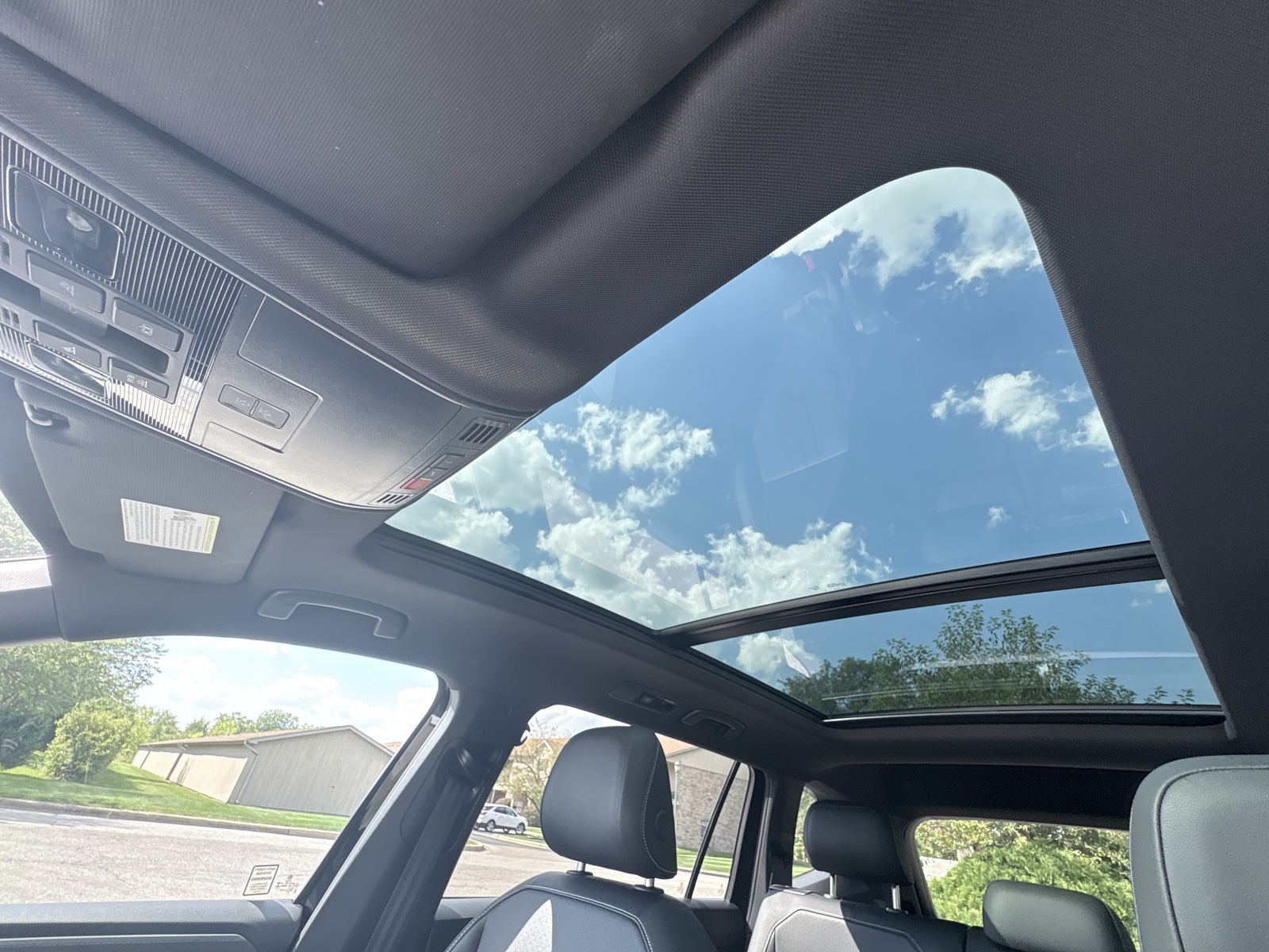 2023 Volkswagen Tiguan SE R-Line Black photo 25