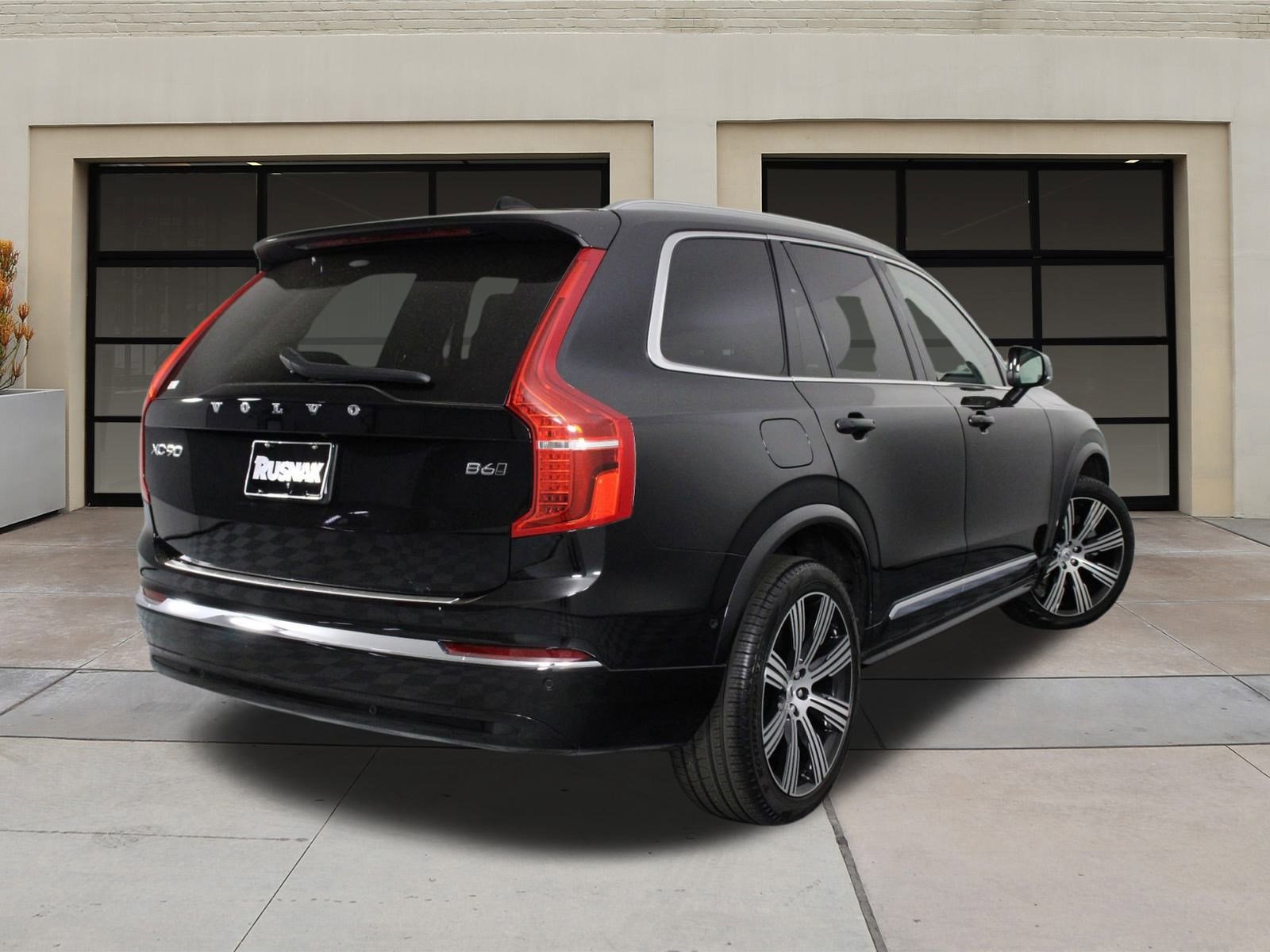 2025 Volvo XC90 Plus photo 2