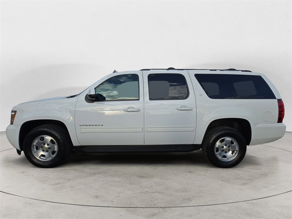 2013 Chevrolet Suburban 1500 LT photo 2