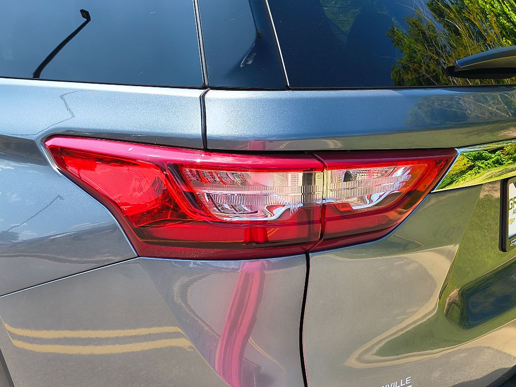 2021 Chevrolet Traverse LS photo 4