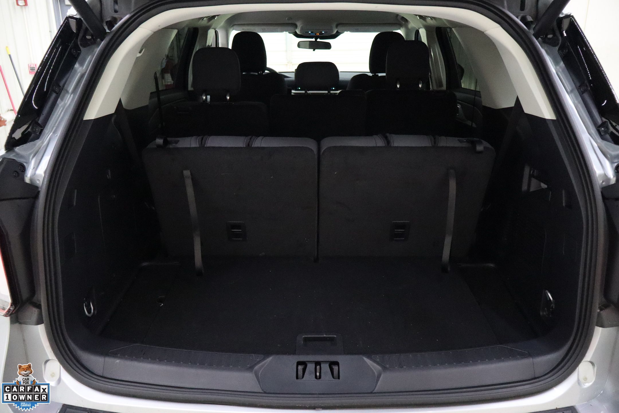 2025 Ford Explorer photo 26