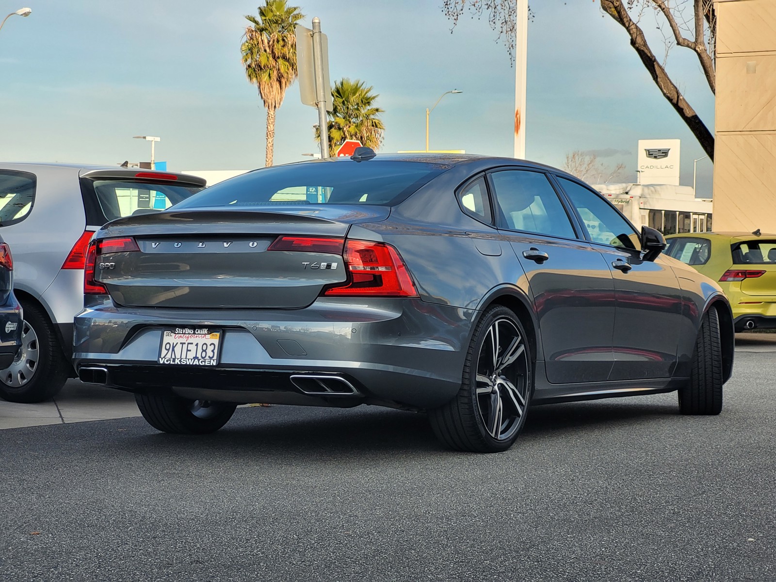 2020 Volvo S90 T6 R-Design photo 4