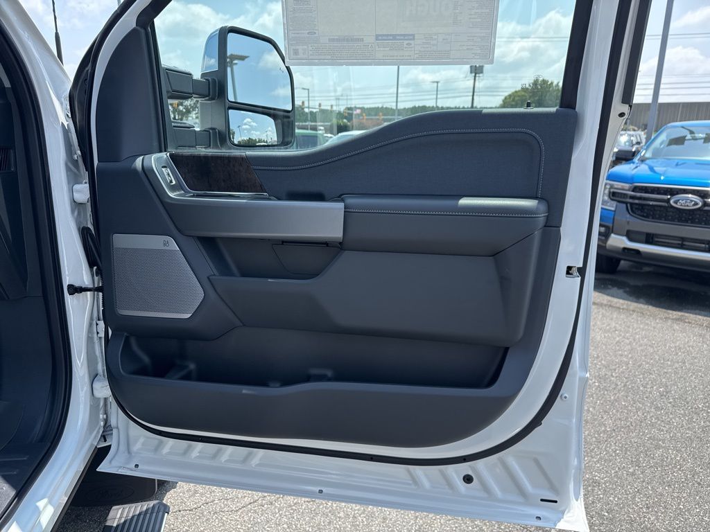 2025 Ford F-350 Lariat photo 21