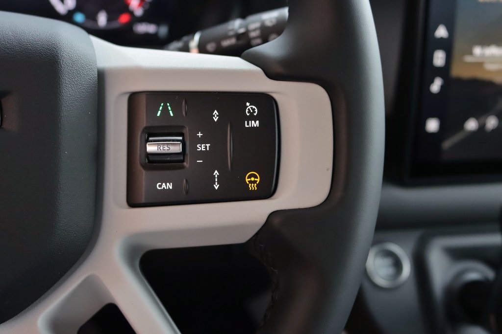 2025 Land Rover Defender 110 X-Dynamic SE photo 15