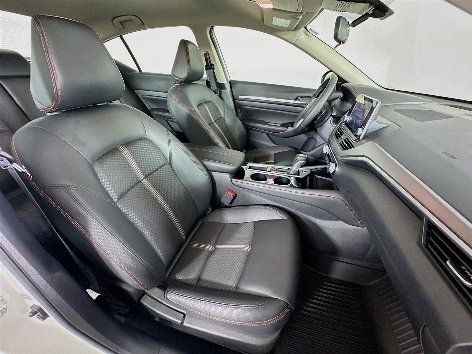 2025 Nissan Altima SR photo 24