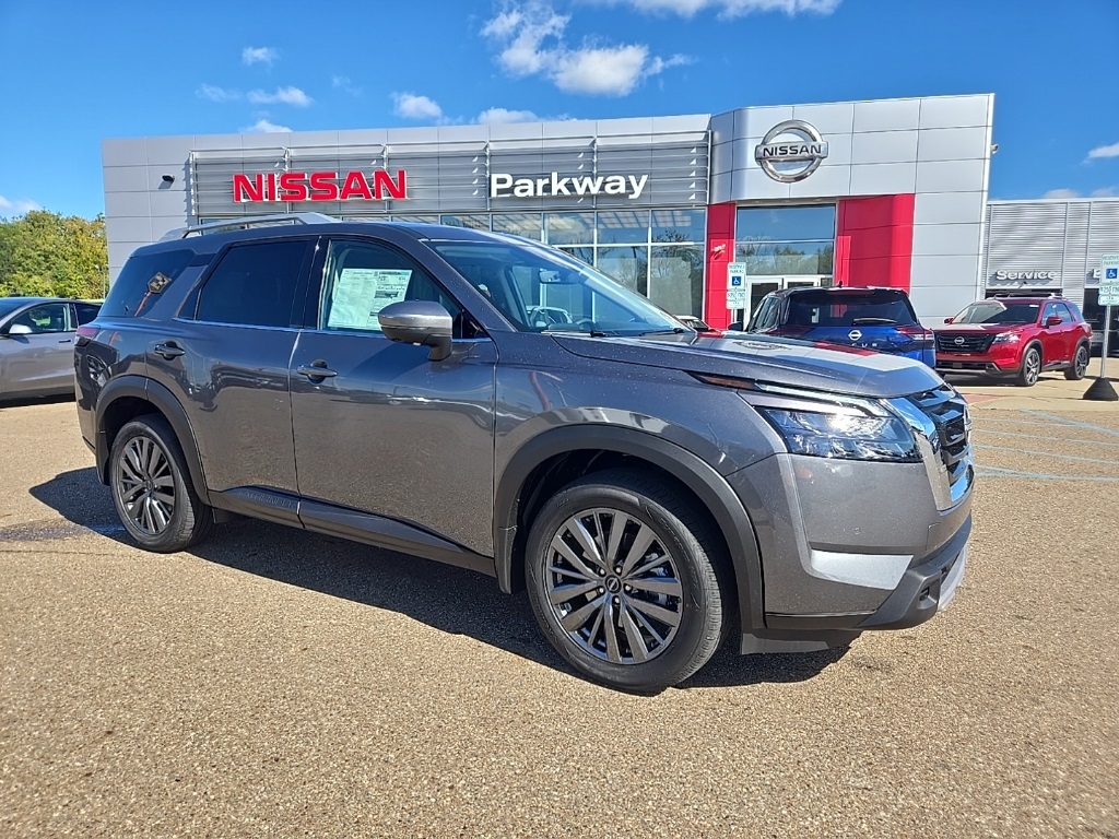 2025 Nissan Pathfinder SL's photo