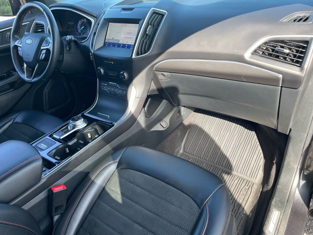 2020 Ford Edge ST photo 20