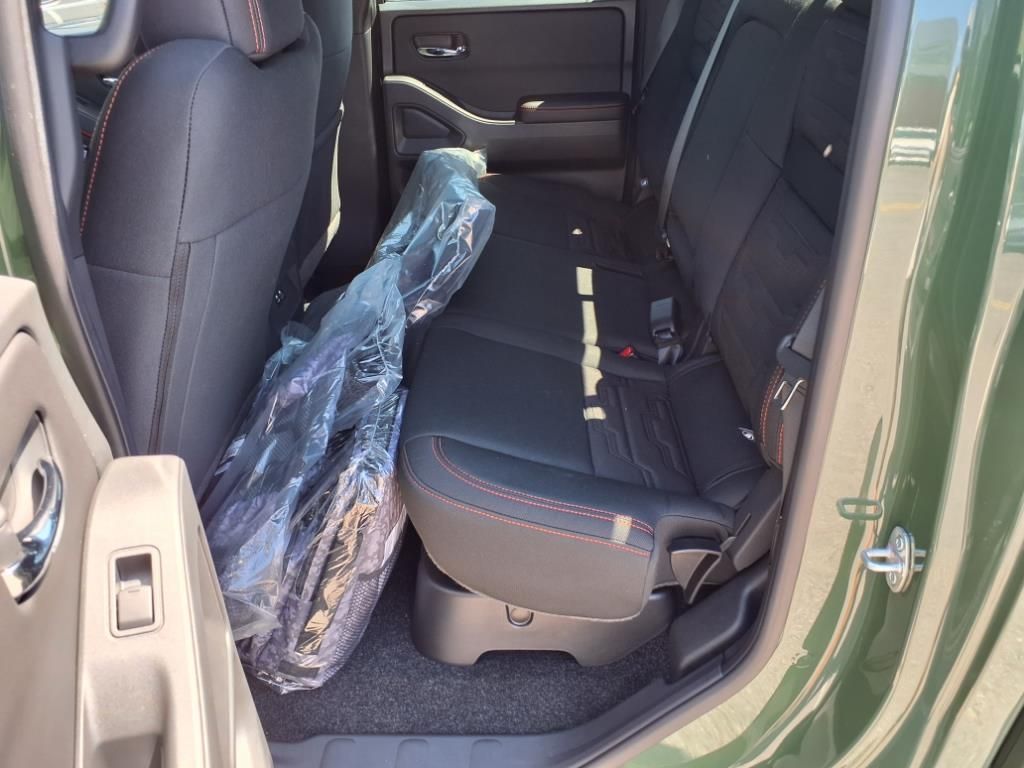 2025 Nissan Frontier Crew Cab PRO-4X photo 11