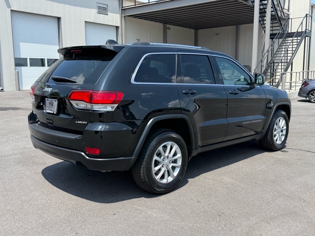 2021 Jeep Grand Cherokee Laredo photo 3