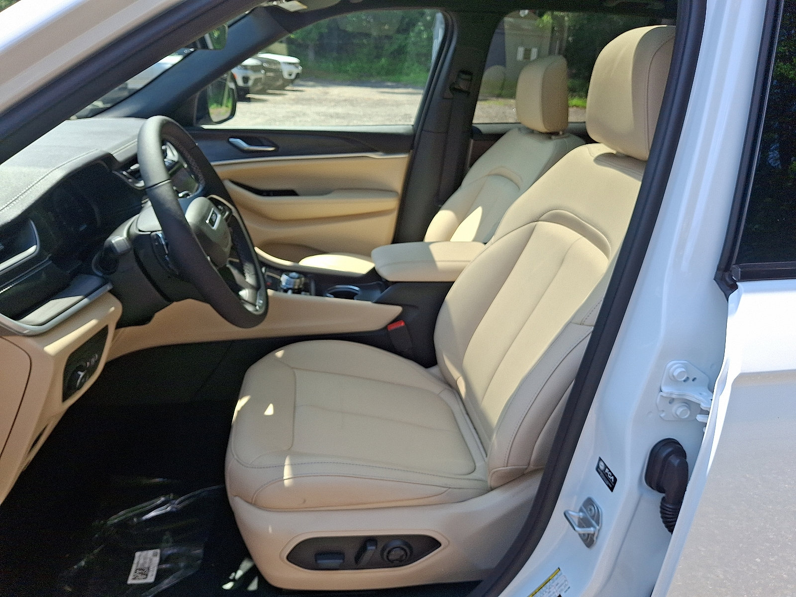 2025 Jeep Grand Cherokee Limited photo 4