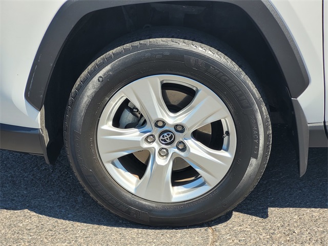 2020 Toyota RAV4 Hybrid XLE photo 10