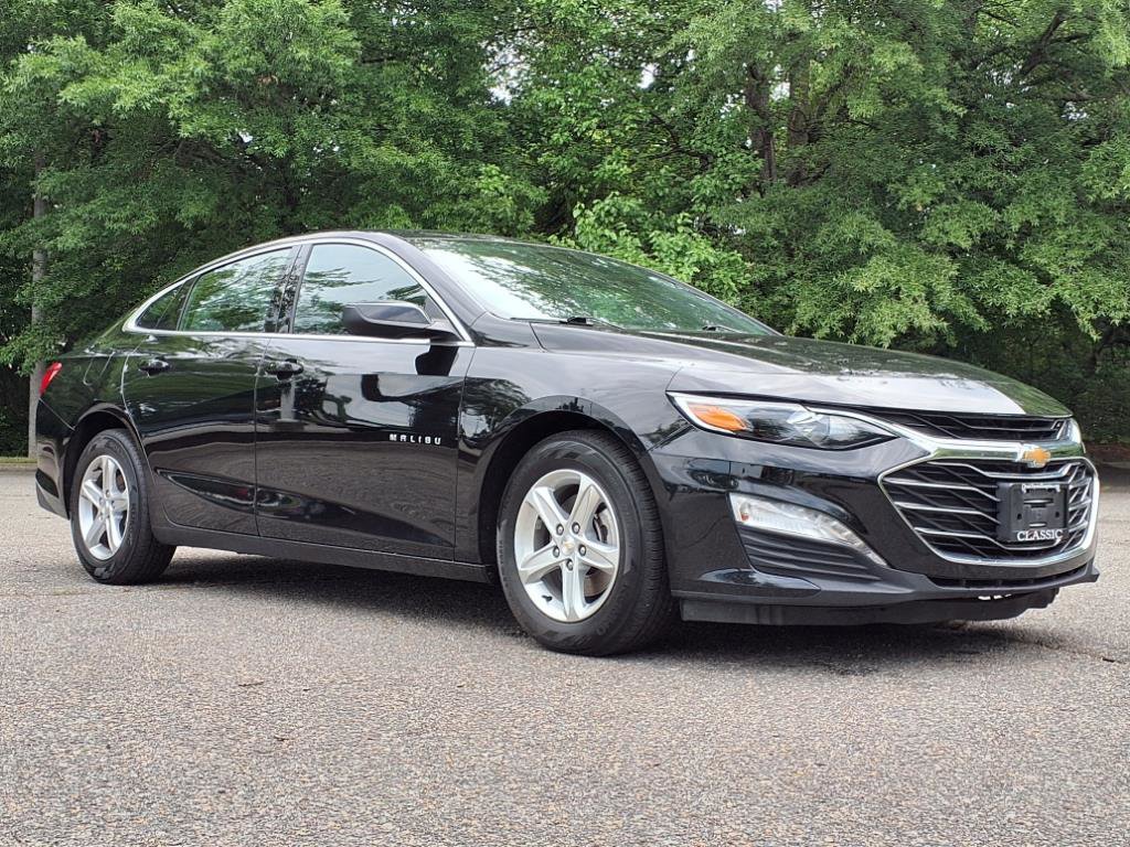 2023 Chevrolet Malibu 1LT photo 2