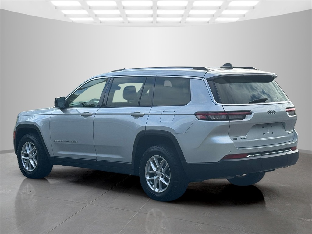 2021 Jeep Grand Cherokee Laredo photo 3