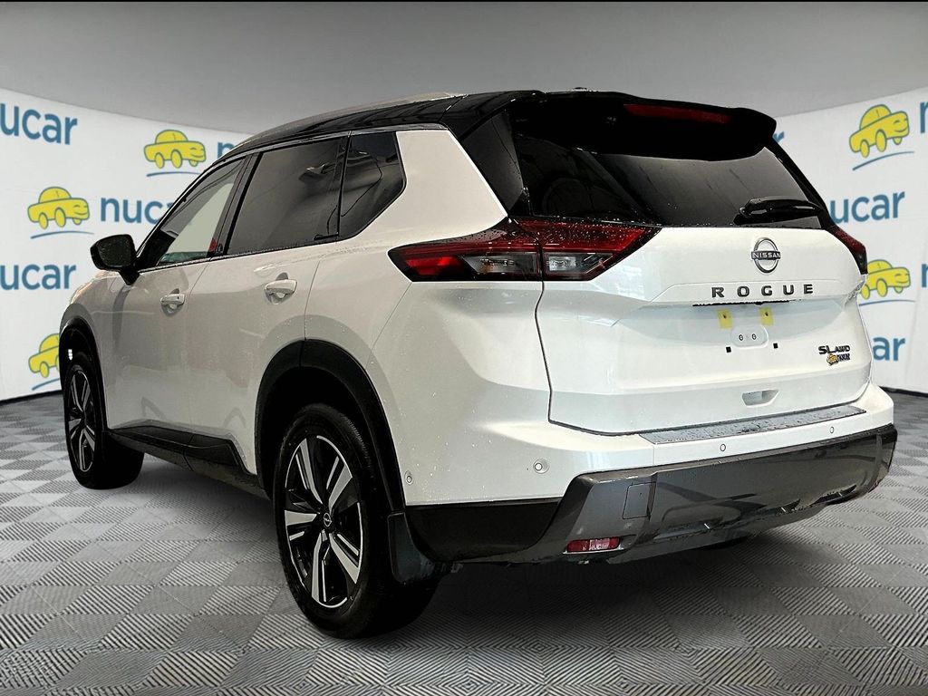 2025 Nissan Rogue SL photo 3