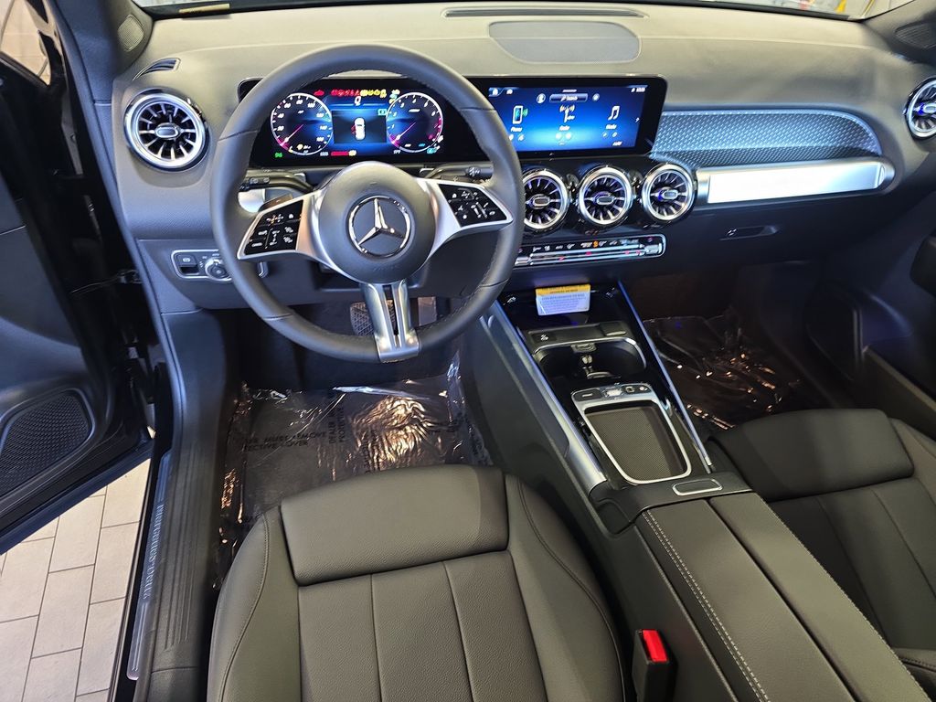 2025 Mercedes Benz GLB 250 photo 16