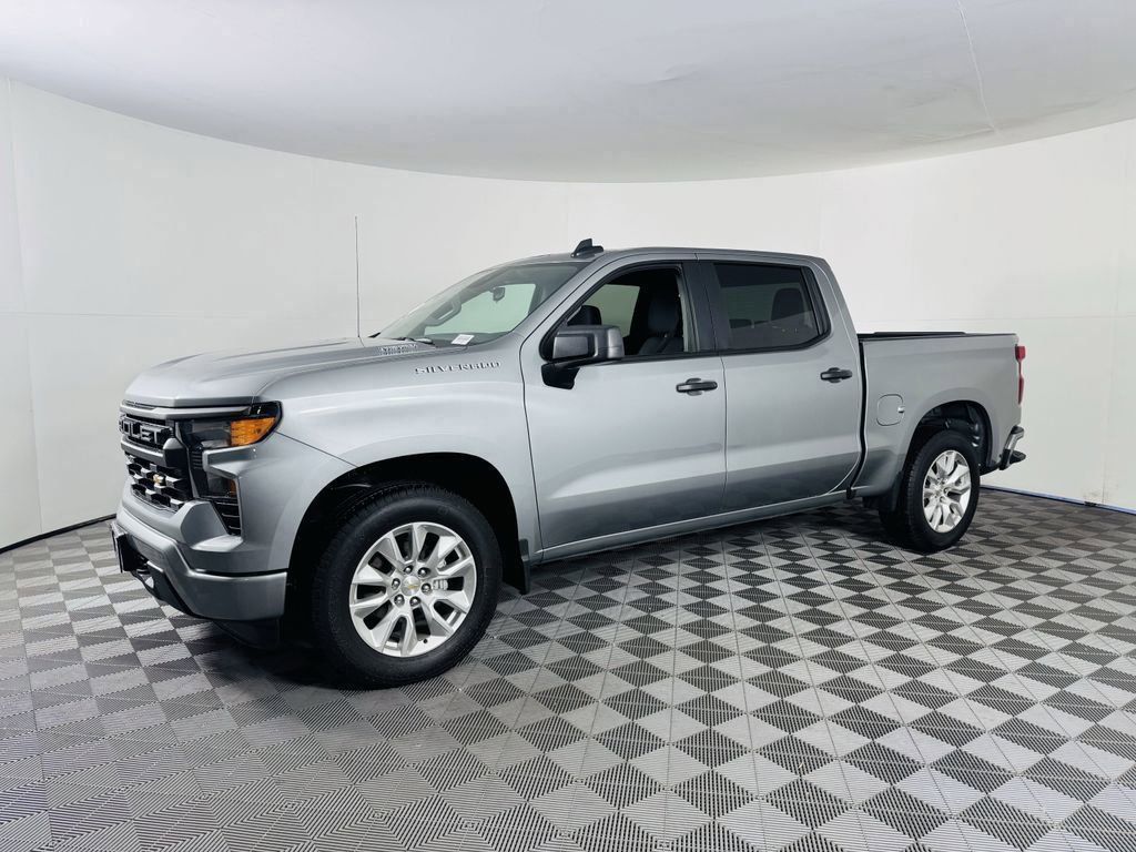 Used 2025 Gray Chevrolet Custom image 4