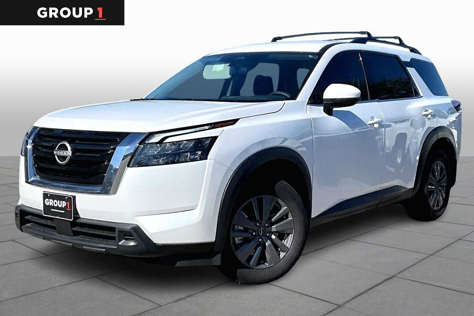 2025 Nissan Pathfinder SV's photo