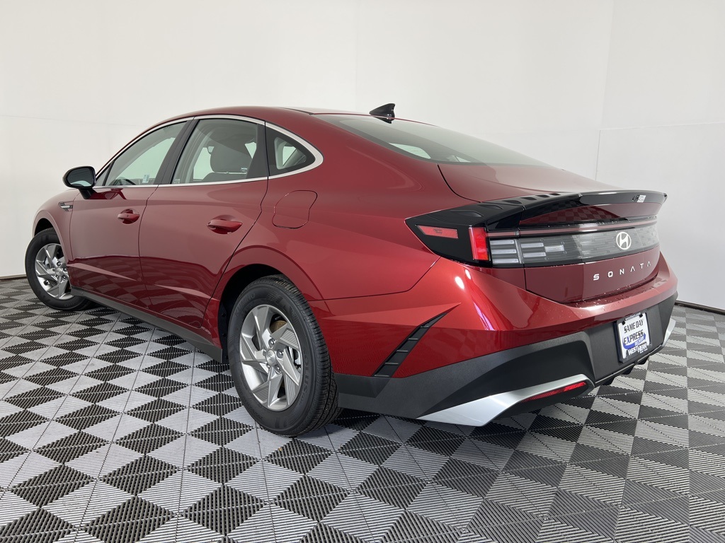 2025 Hyundai Sonata SE photo 3