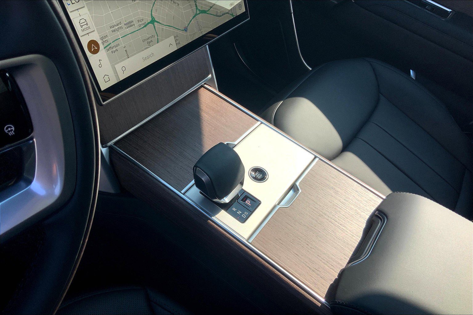 2025 Land Rover Range Rover SE photo 6
