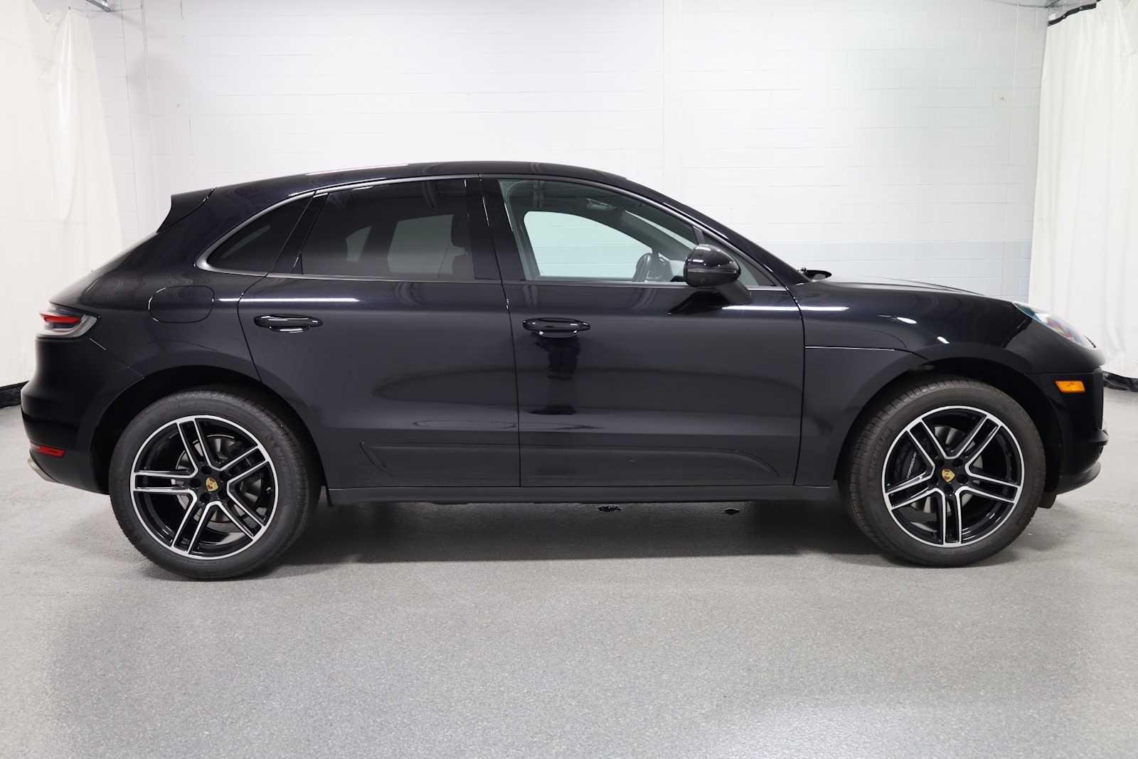 2021 Porsche Macan Base photo 10