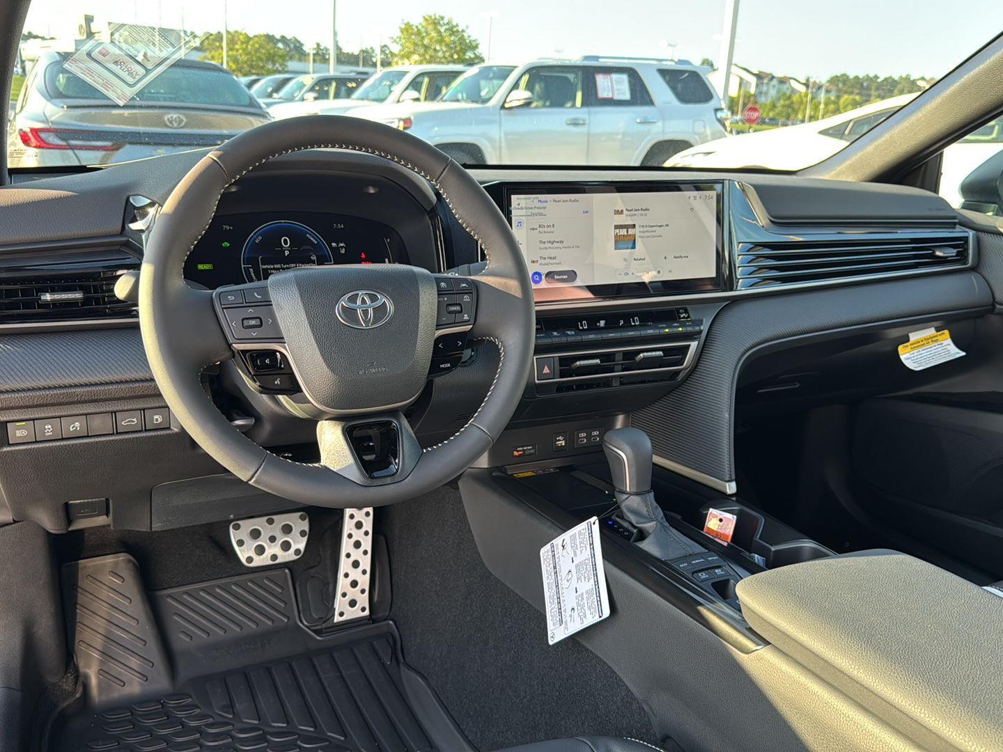 2025 Toyota Camry SE photo 16