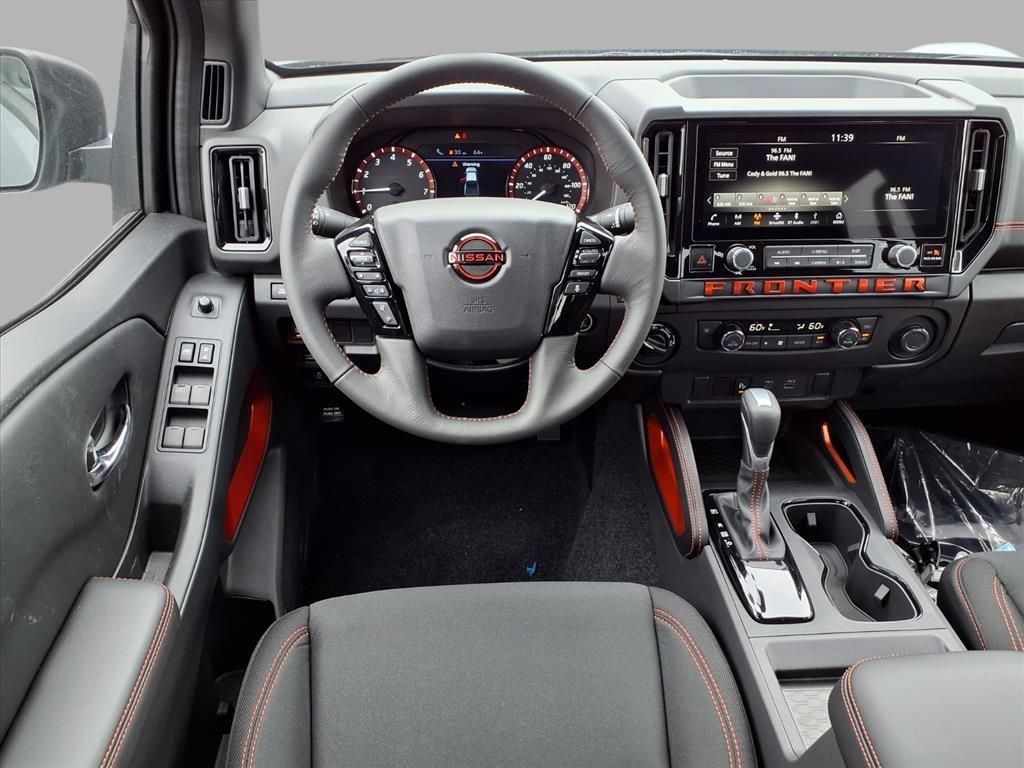 2025 Nissan Frontier PRO-4X photo 4