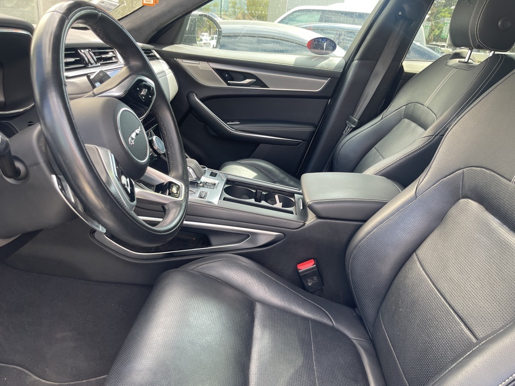 2021 Jaguar F-PACE P400 R-Dynamic S photo 6
