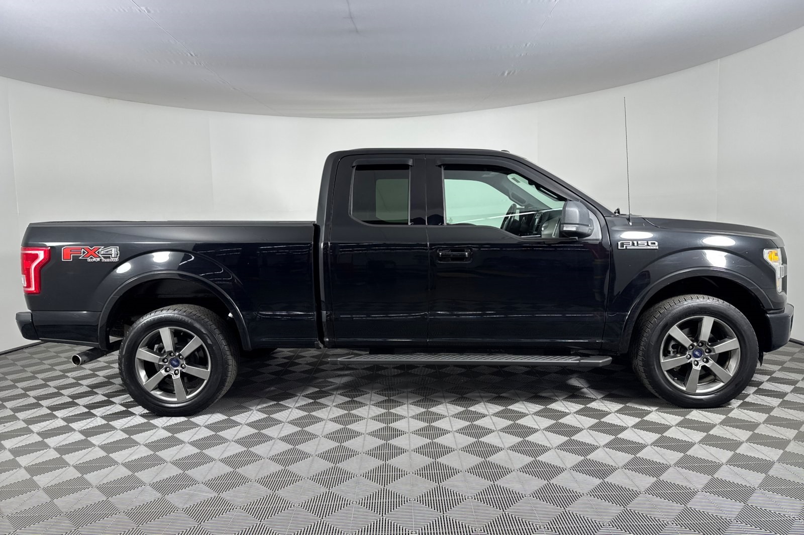 2016 Ford F-150 XLT photo 3