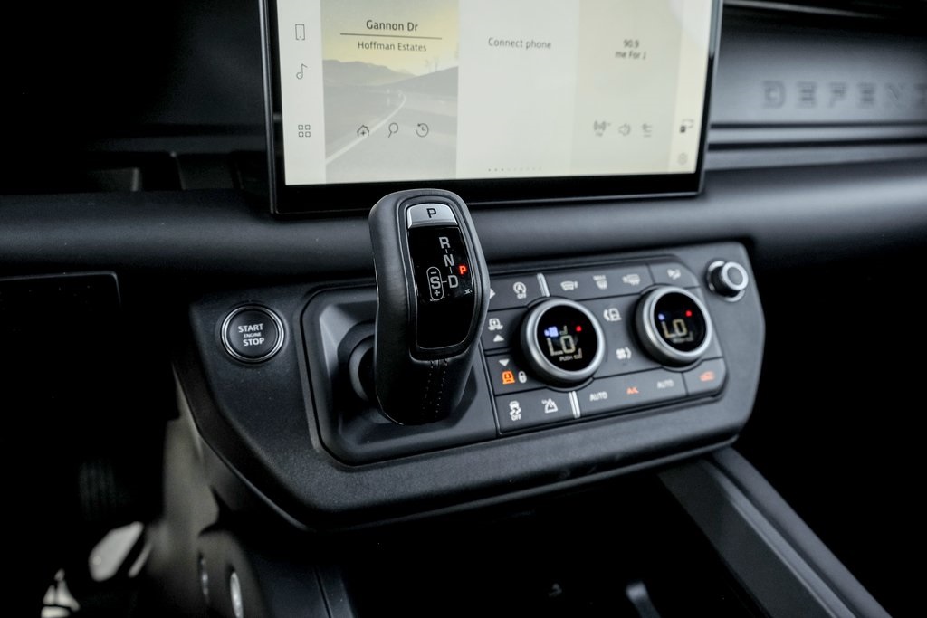 2025 Land Rover Defender 110 X-Dynamic SE photo 14