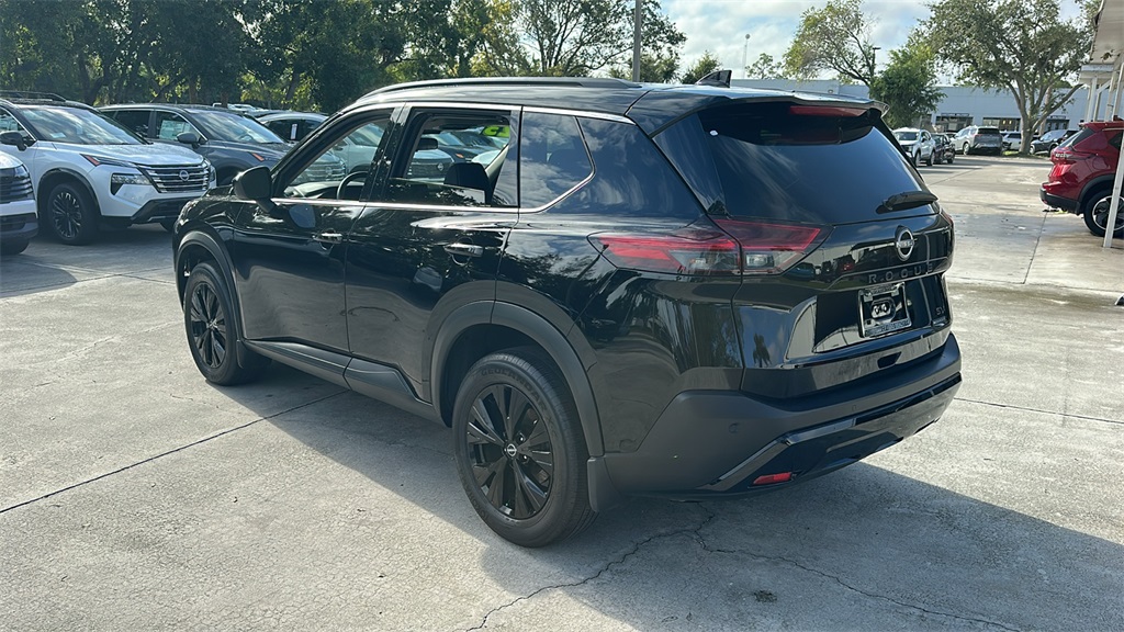 2023 Nissan Rogue SV photo 5
