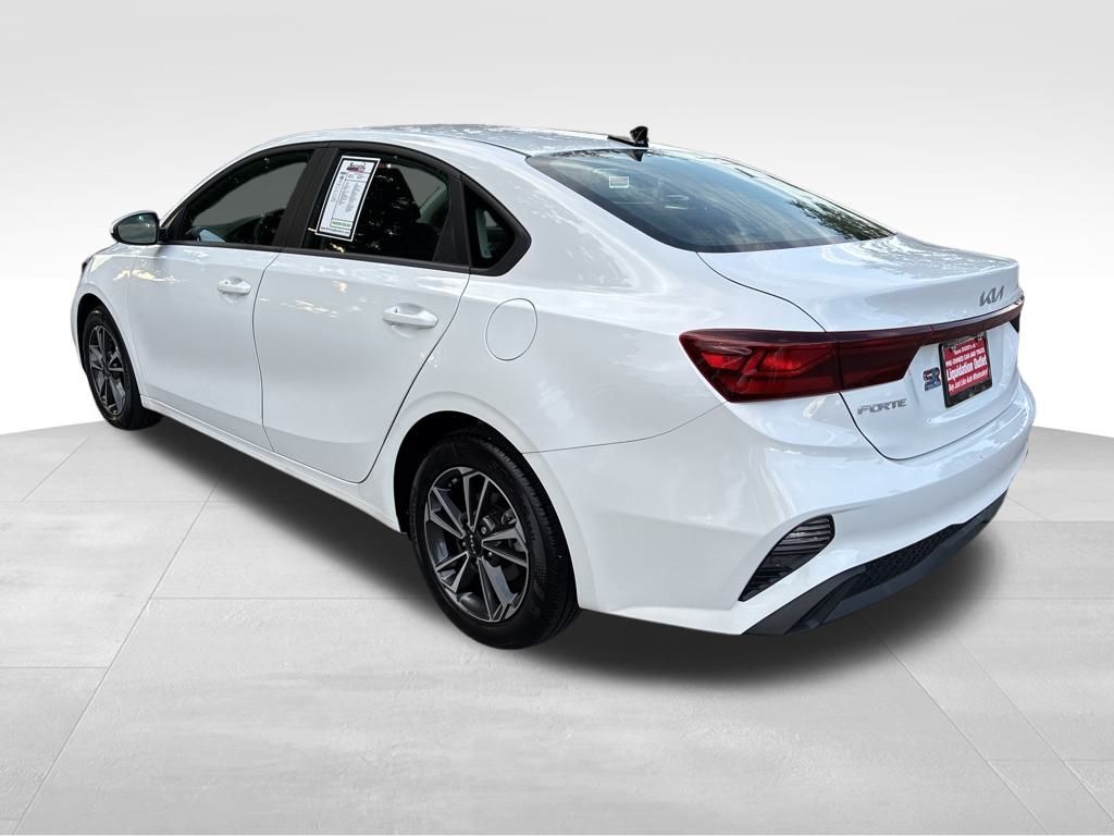 2024 Kia Forte LXS photo 3