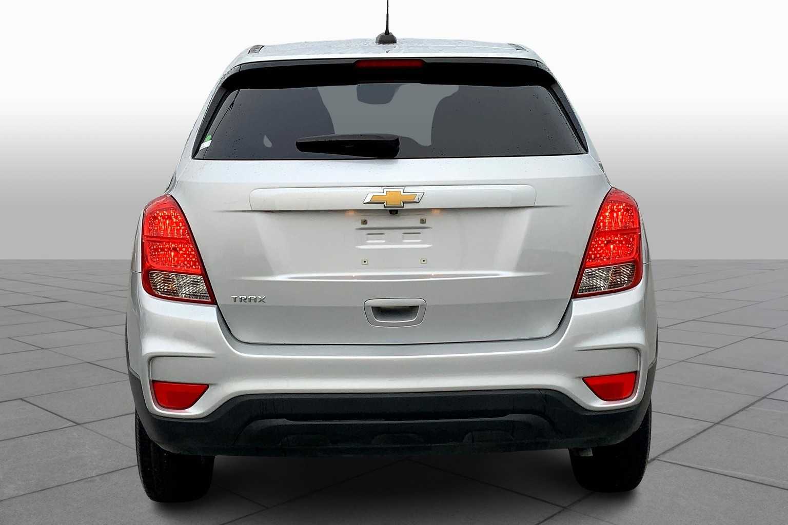 2021 Chevrolet Trax LS photo 4