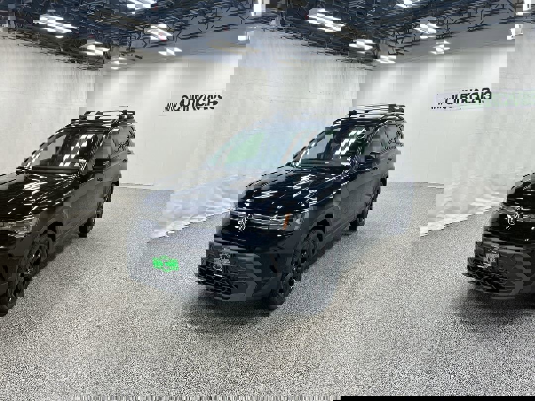 2025 Volkswagen Taos SE photo 4