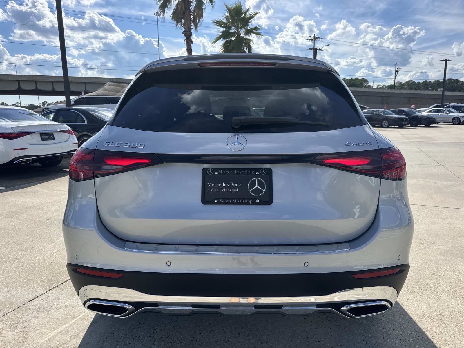 2026 Mercedes Benz GLC 300 4MATIC photo 4