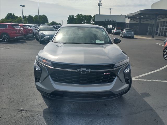 2024 Chevrolet Trax photo 2