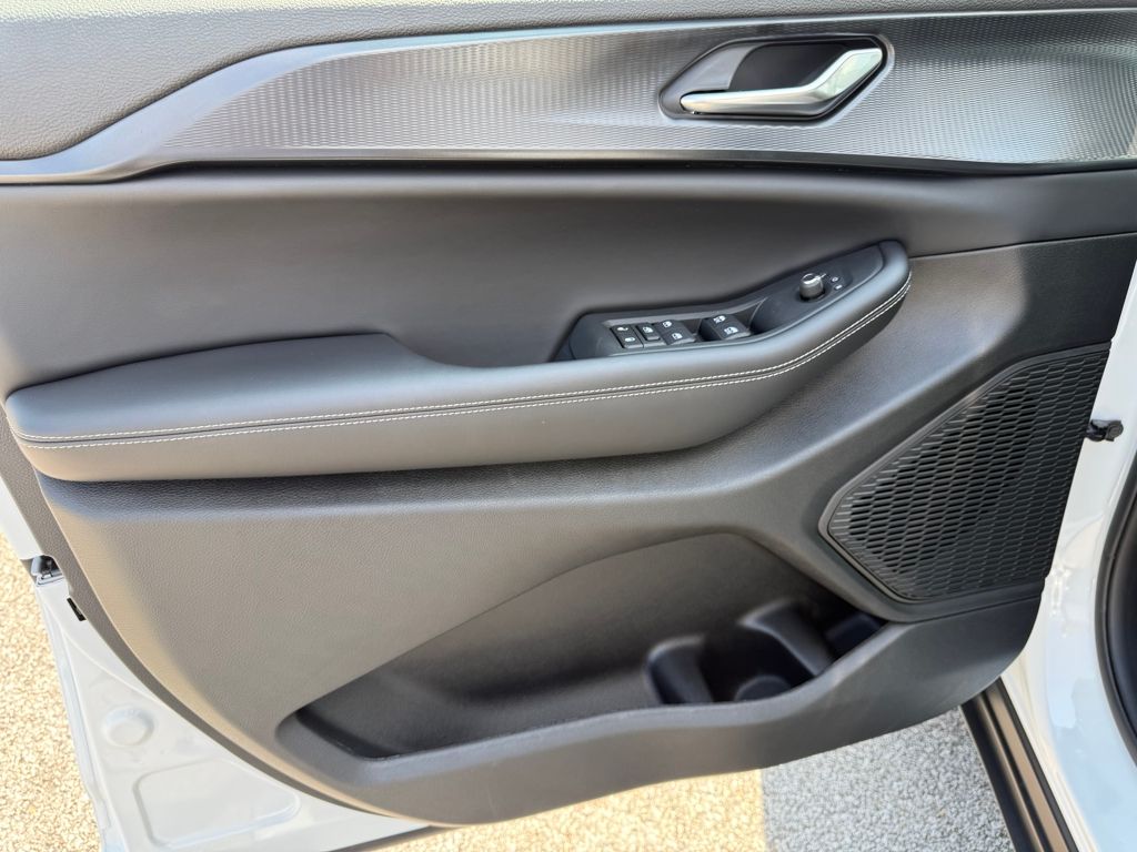 2025 Jeep Grand Cherokee Altitude photo 8