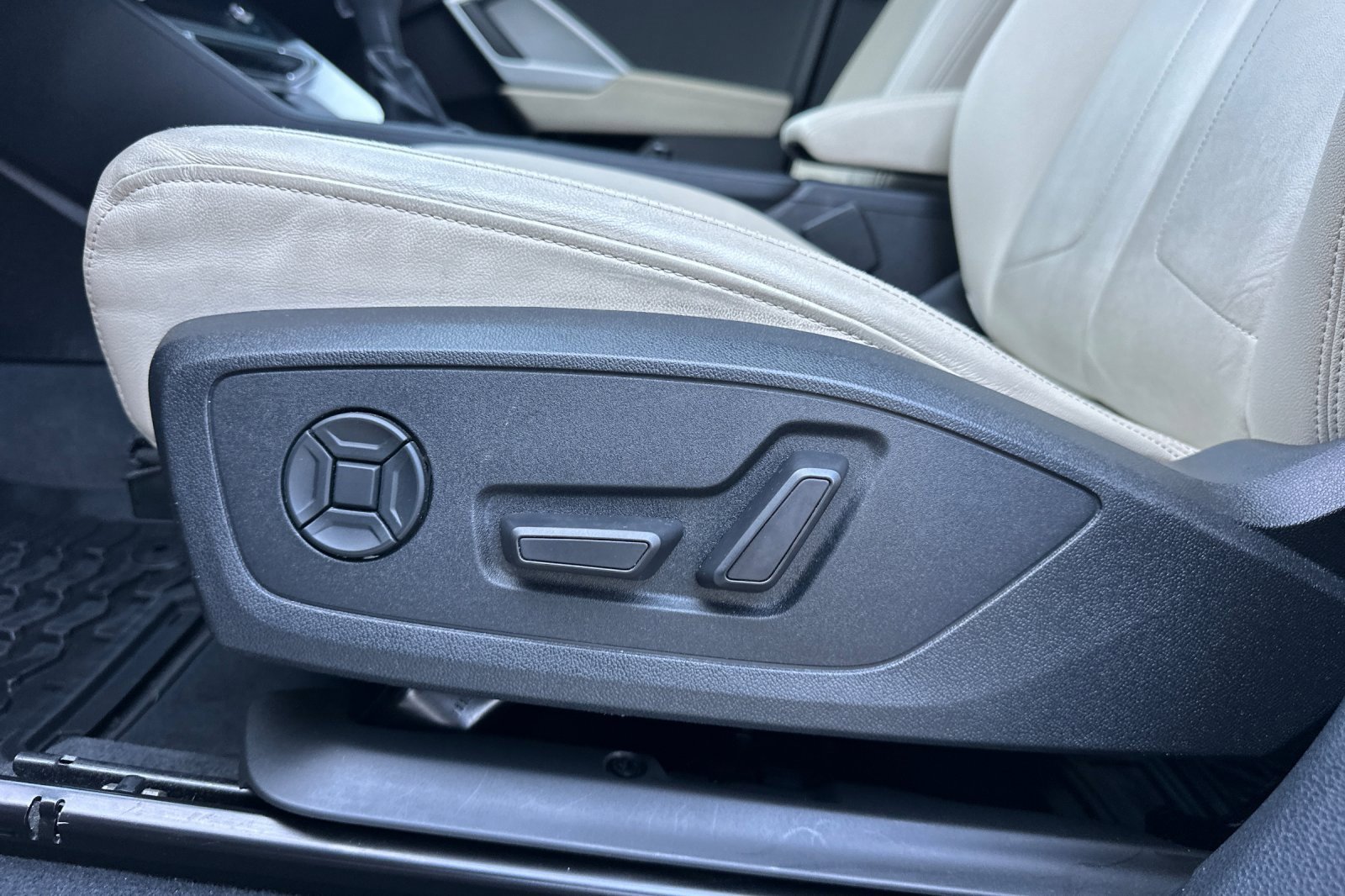 2019 Audi Q3 Premium Plus photo 11