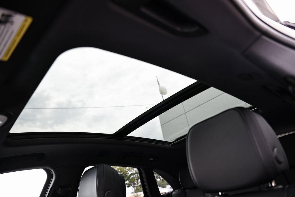 2025 Porsche Macan T photo 19
