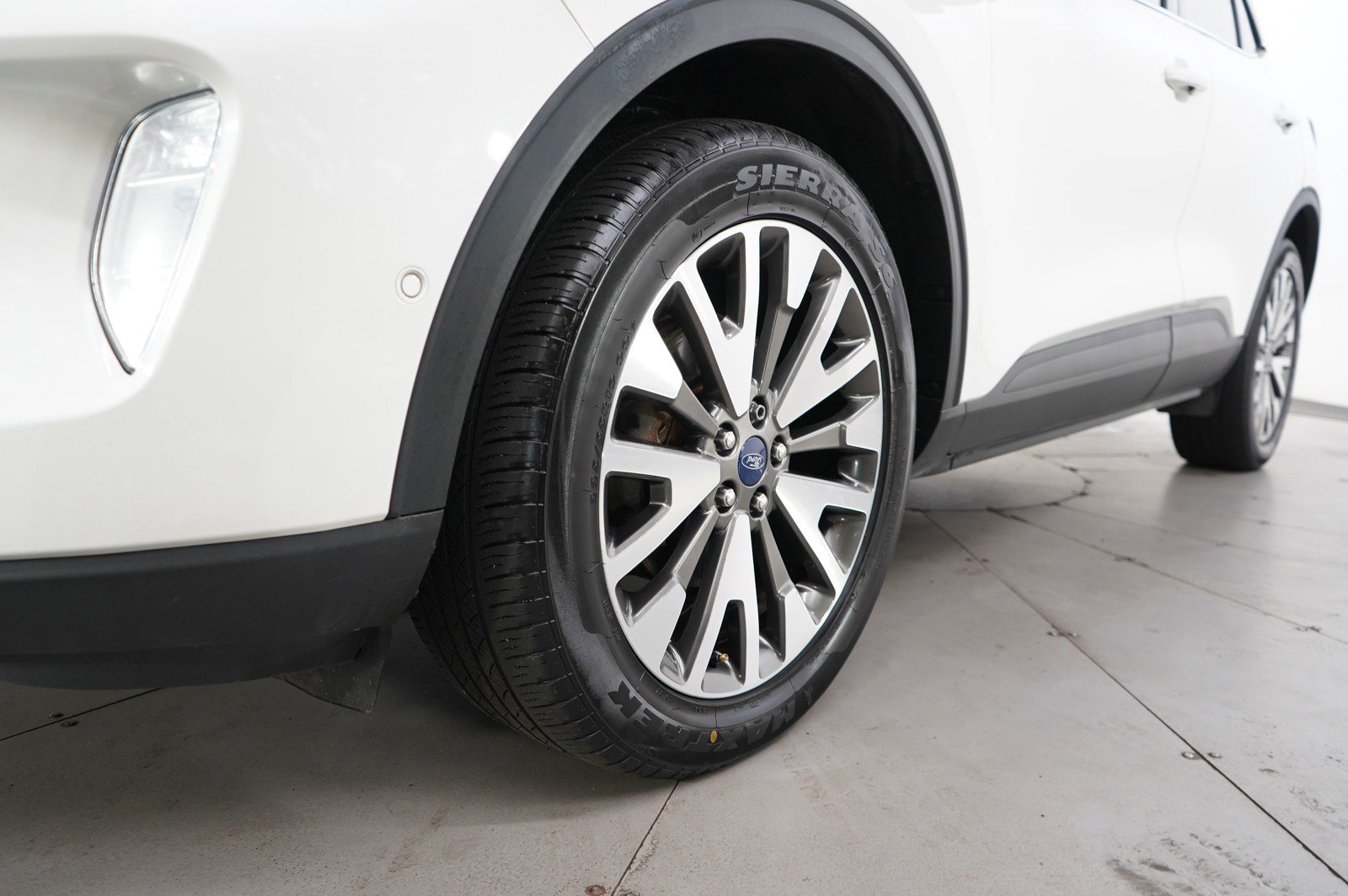 2020 Ford Escape Titanium Hybrid photo 24