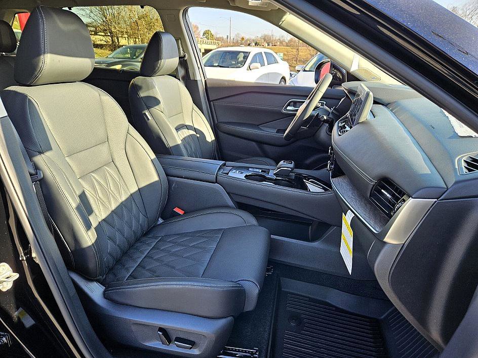 2025 Nissan Rogue Platinum photo 16