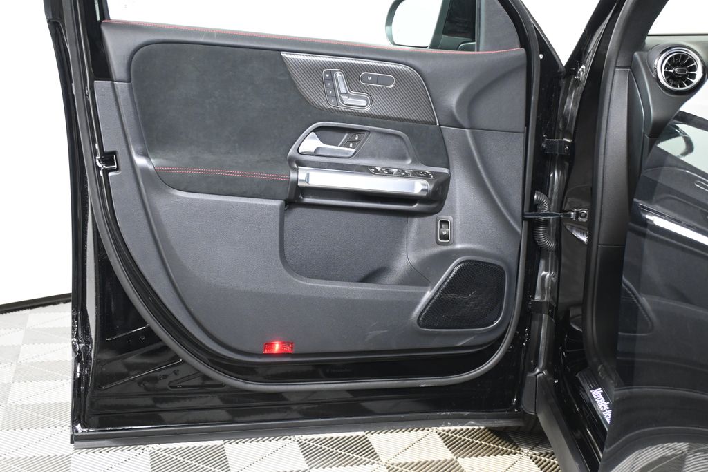 2025 Mercedes Benz GLB 250 4MATIC photo 21